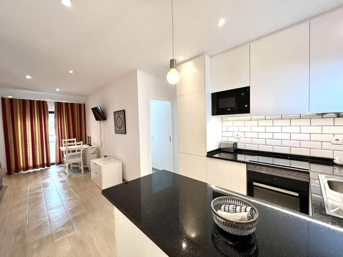 Beachside Apartment - With Pool By Hd Properties Quarteira